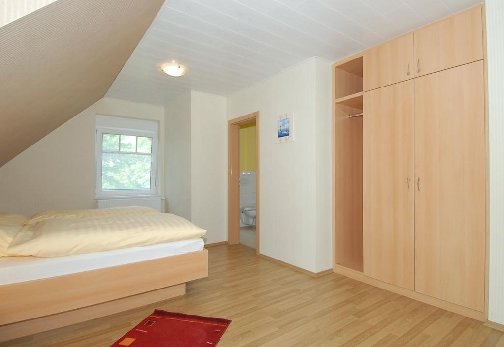 Pension Burggaststaette Heyken Neuharlingersiel Room photo